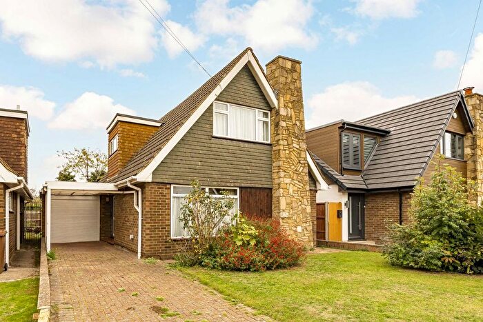 3 Bedroom Detached House For Sale In Griffin Way, Sunbury-On-Thames, TW16
