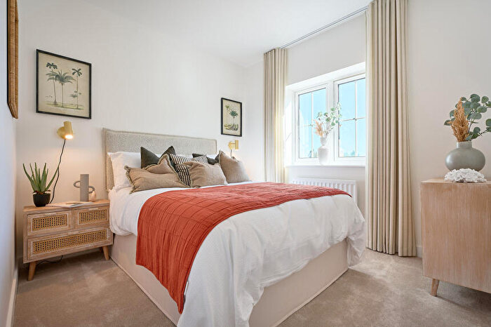 3 Bedroom Semi-Detached House For Sale In Curbridge, Botley, SO30