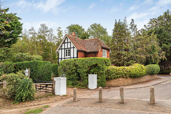 2 Bedroom Detached House For Sale In Bowers Lane, Guildford, GU4