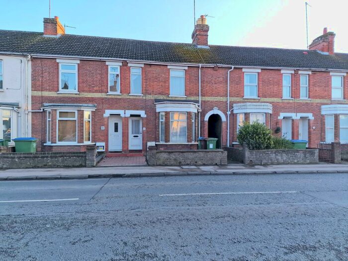 3 Bedroom Terraced House To Rent In Tring Road, Aylesbury, HP20