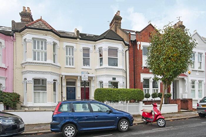2 Bedroom Flat To Rent In Bramfield Road, Between The Commons, London, SW11