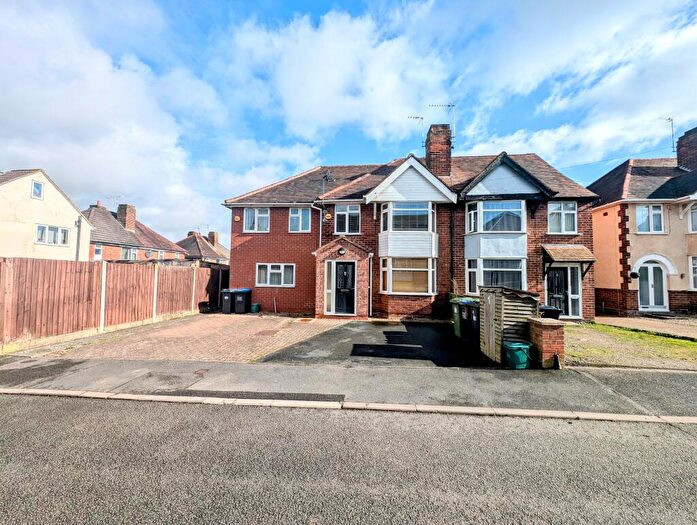 3 Bedroom Semi-Detached House To Rent In The Close, Leamington Spa, CV31