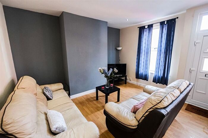 3 Bedroom Terraced House To Rent In Harold Grove, Leeds, LS6