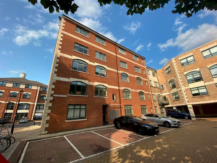 1 Bedroom Flat To Rent In Clifton Court, Corner Hall, Hemel Hempstead, HP3