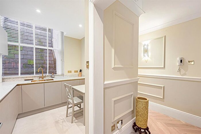 2 Bedroom Flat For Sale In Hans Road, Knightsbridge, SW3