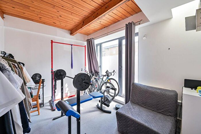 2 Bedroom Flat To Rent In Draymans Mews, Peckham Rye, London, SE15
