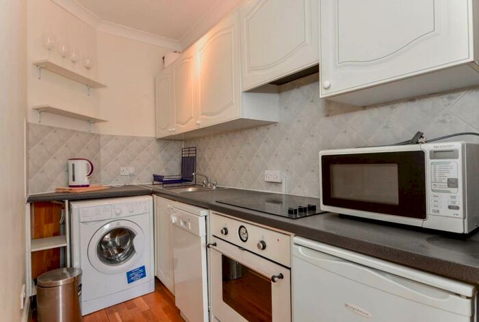 2 Bedroom Flat To Rent In Edith Grove, Chelsea, London, SW10