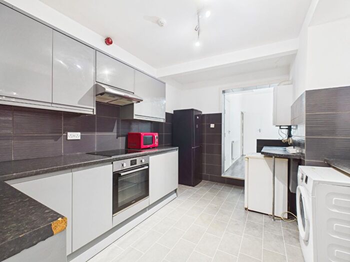 4 Bedroom Terraced House For Sale In Queens Road, Hull, HU5