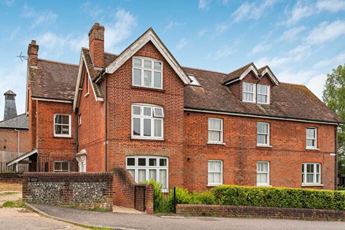 2 Bedroom Flat For Sale In Turk Street, Alton, Hampshire, GU34