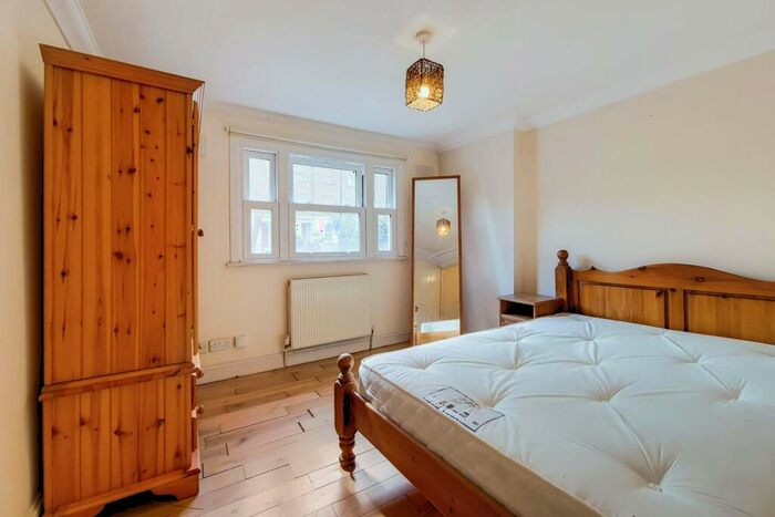 1 Bedroom Flat To Rent In Camberwell New Road, Camberwell, London, SE5