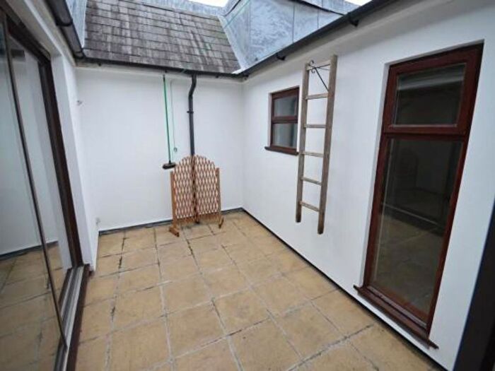 2 Bedroom Flat To Rent In Stockbridge Road, Winchester, SO22