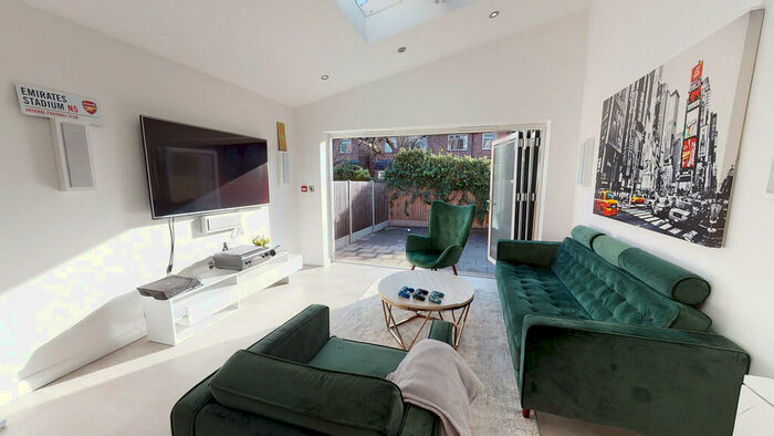 5 Bedroom Semi-Detached House To Rent In City Road, Nottingham, NG7