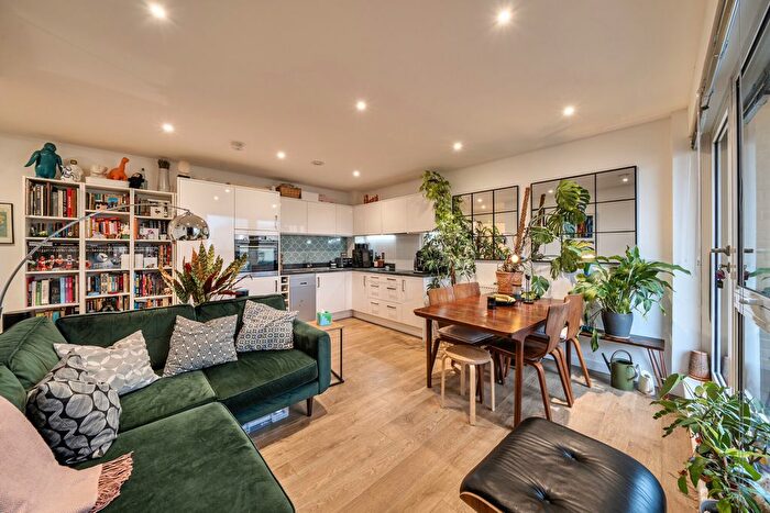 1 Bedroom Flat For Sale In Horsnell Close, London, SE5