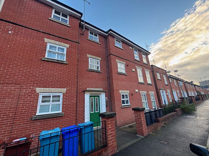 1 Bedroom Flat For Sale In Heron Street, Hulme, Manchester., M15