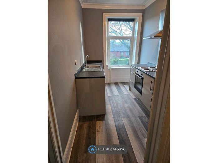 2 Bedroom Flat To Rent In Savile Park Road, Halifax, HX1