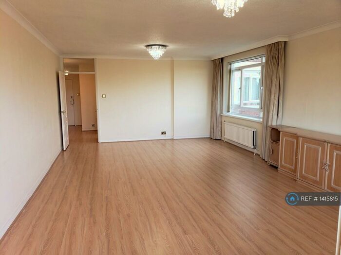 2 Bedroom Flat To Rent In Mayflower Lodge, London, N3