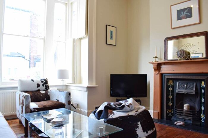 2 Bedroom Flat To Rent In Avenell Road, London ., N5