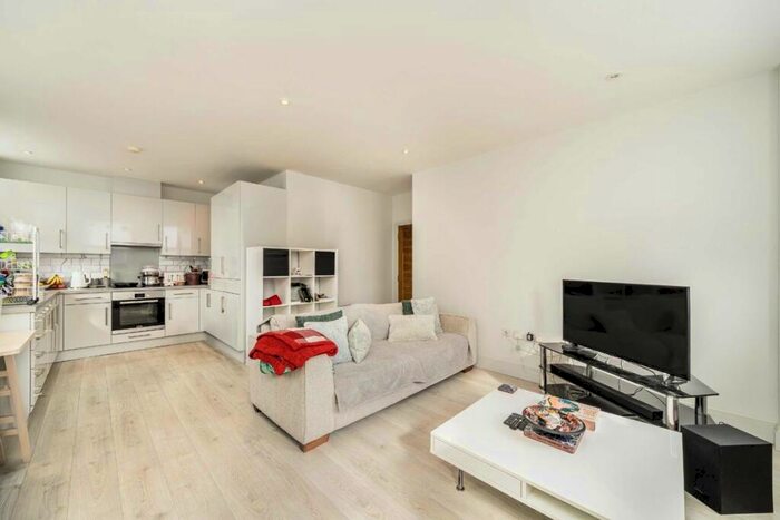 1 Bedroom Flat To Rent In High Road, London, N20