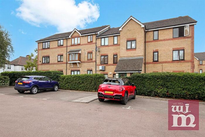 2 Bedroom Flat To Rent In Draycott Close, Whisperwood, NW2