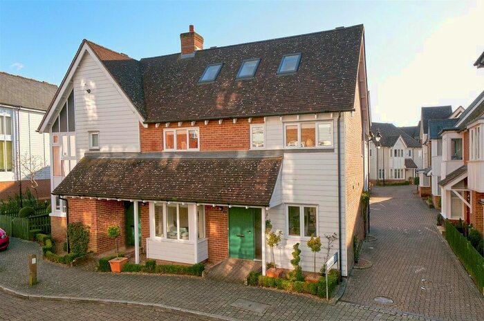 5 Bedroom Semi-Detached House To Rent In Milton Lane, Kings Hill, West Malling, ME19