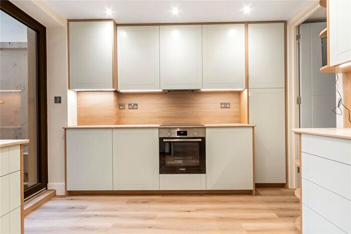 2 Bedroom Apartment To Rent In Aubert Park, London, N5