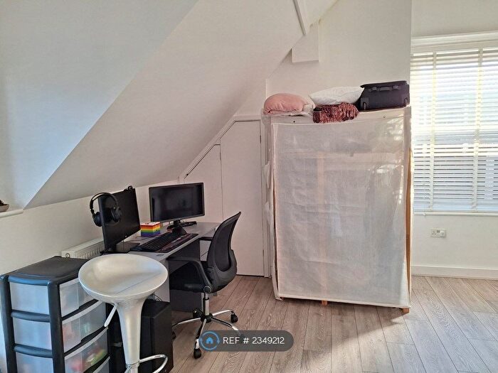 Studio To Rent In Dyke Road, Brighton, BN1