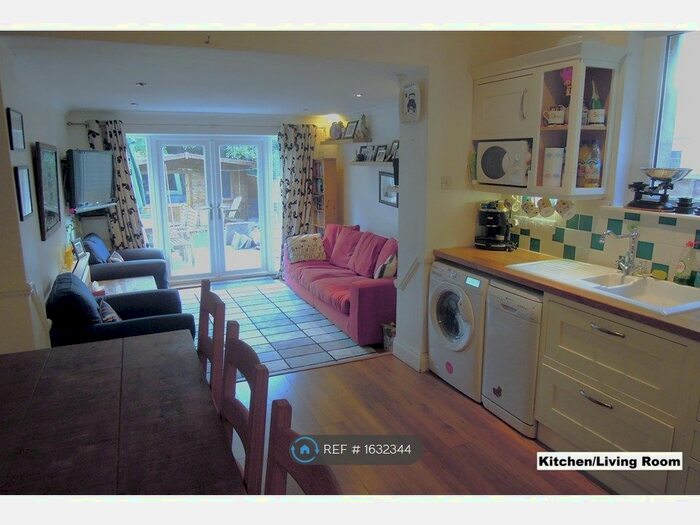 2 Bedroom Flat To Rent In Fulham, London, SW6