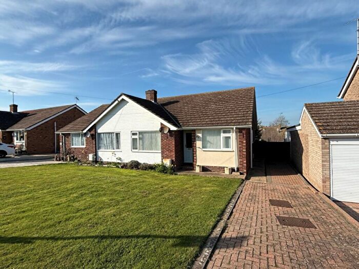 2 Bedroom Semi-Detached Bungalow For Sale In Walton Road, Walton-on-the-naze, CO14
