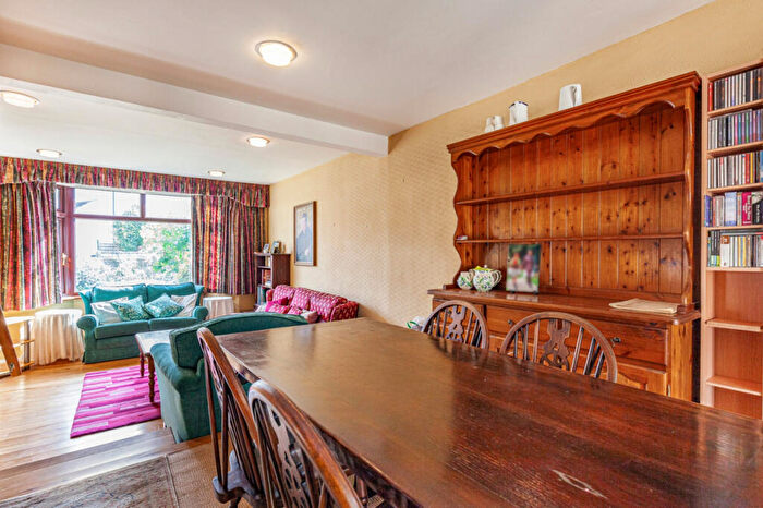 3 Bedroom Semi-Detached House For Sale In St Omer Road, Oxford, OX4