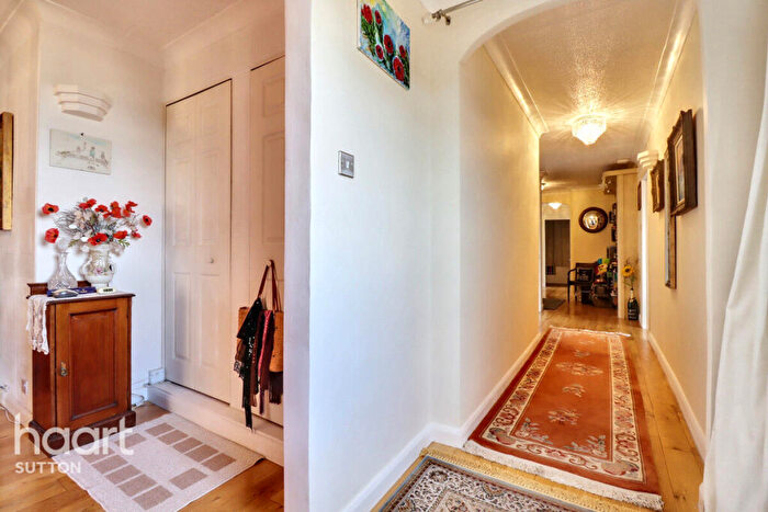 3 Bedroom Penthouse For Sale In Manor Park Road, Sutton, SM1