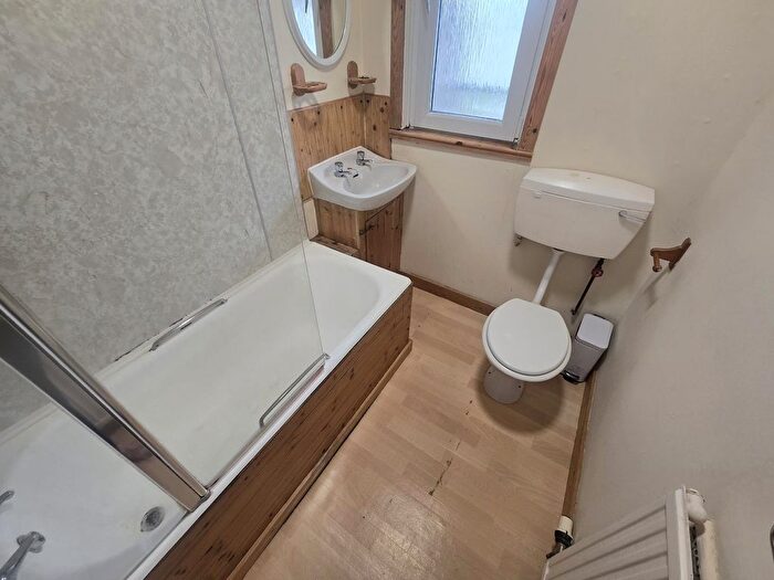 2 Bedroom Flat To Rent In Powis Crescent, Aberdeen, AB24