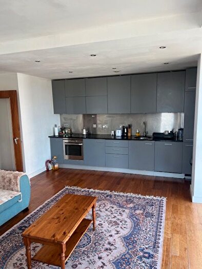 2 Bedroom Flat To Rent In Newport Road, Cardiff, CF24