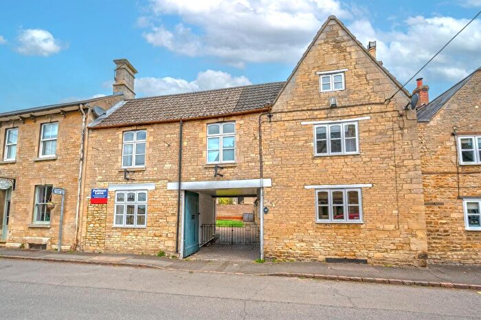 4 Bedroom Link Detached House For Sale In High Street, Brigstock, Kettering, NN14