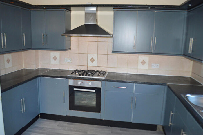 5 Bedroom Semi-Detached House To Rent In Ilford, Essex, IG3