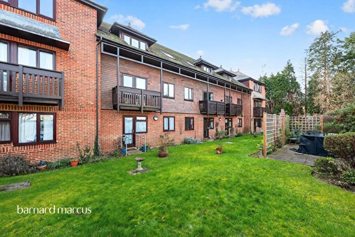 1 Bedroom Apartment For Sale In South Street, Dorking, RH4