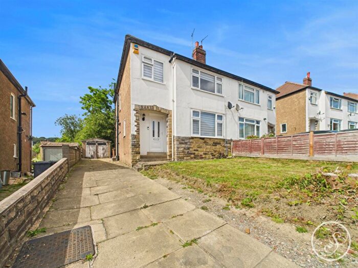 3 Bedroom Semi-Detached House For Sale In West Lea Gardens, Leeds, LS17