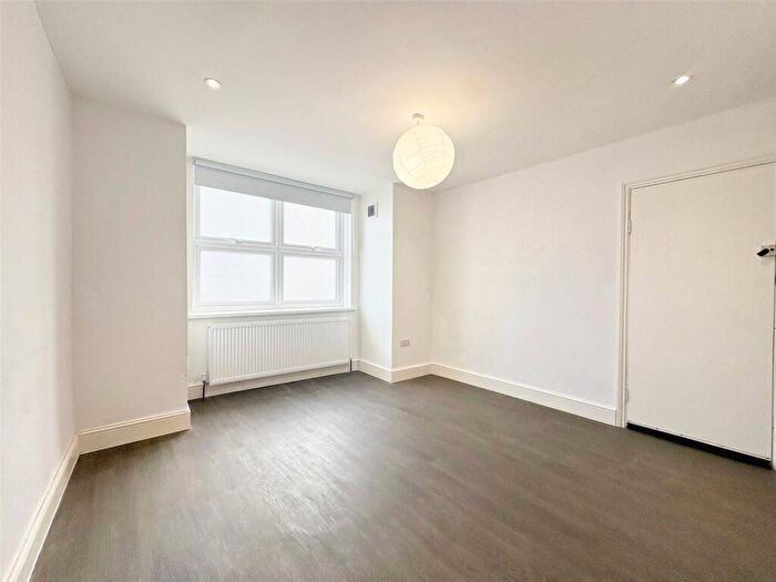 2 Bedroom Flat To Rent In Fulbourne Road, Walthamstow, E17