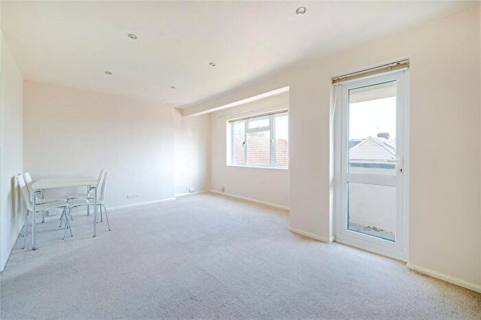 2 Bedroom Flat To Rent In Vines Avenue, Finchley Central, N3