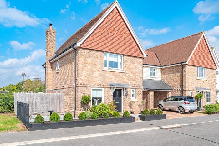 3 Bedroom Link Detached House For Sale In Ploughmans Way, Stebbing, Dunmow, CM6