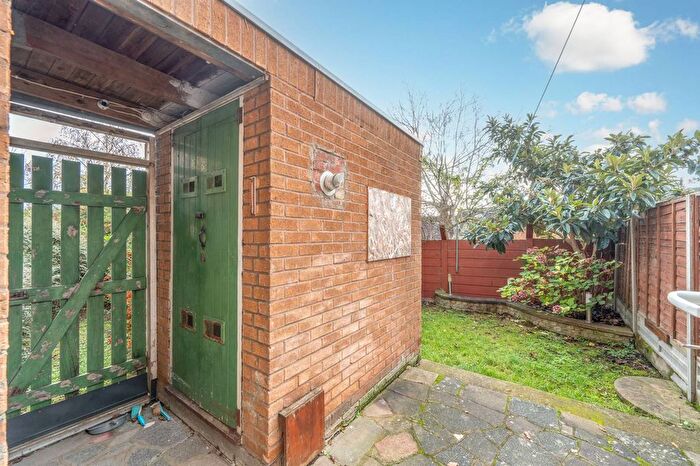 3 Bedroom Flat To Rent In Dimmock Drive, Greenford, UB6