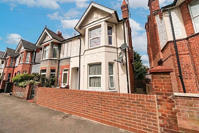 6 Bedroom End Terrace House For Sale In Wantage Road, Reading, RG30