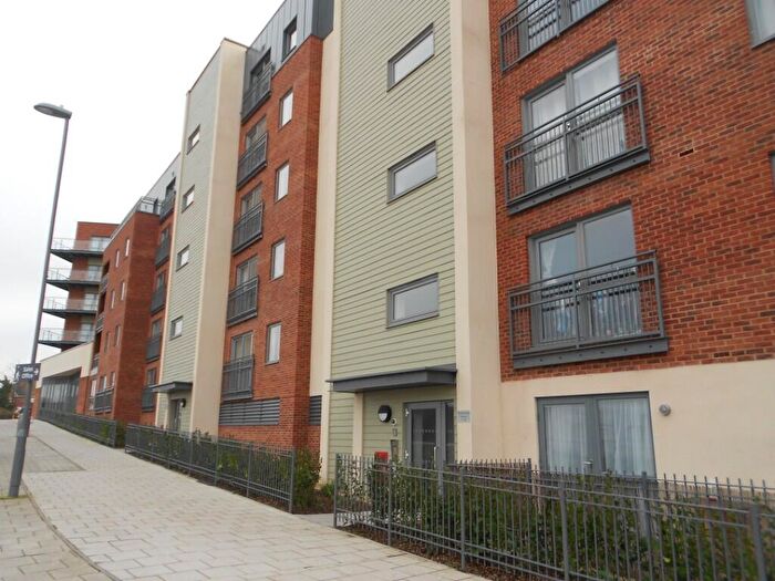 2 Bedroom Flat To Rent In John Thornycroft Road, Southampton, Hampshire, SO19
