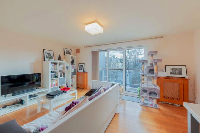 2 Bedroom Flat To Rent In Addison Road, London, W14