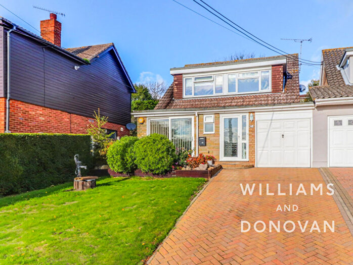 3 Bedroom Detached House For Sale In Underhill Road, South Benfleet, SS7