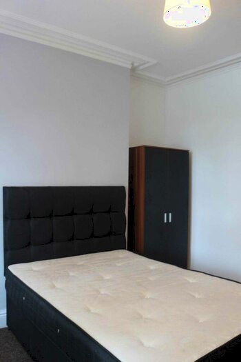 4 Bedroom House To Rent In Upper Gloucester St, Manchester, M6