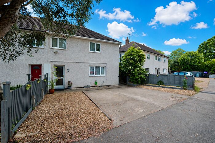 3 Bedroom Semi-Detached House For Sale In Dovecote Estate, Rippingale, PE10