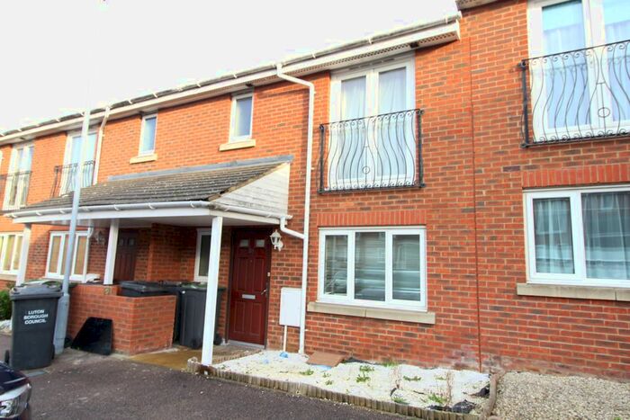 3 Bedroom Terraced House To Rent In Primrose Close, Luton LU3