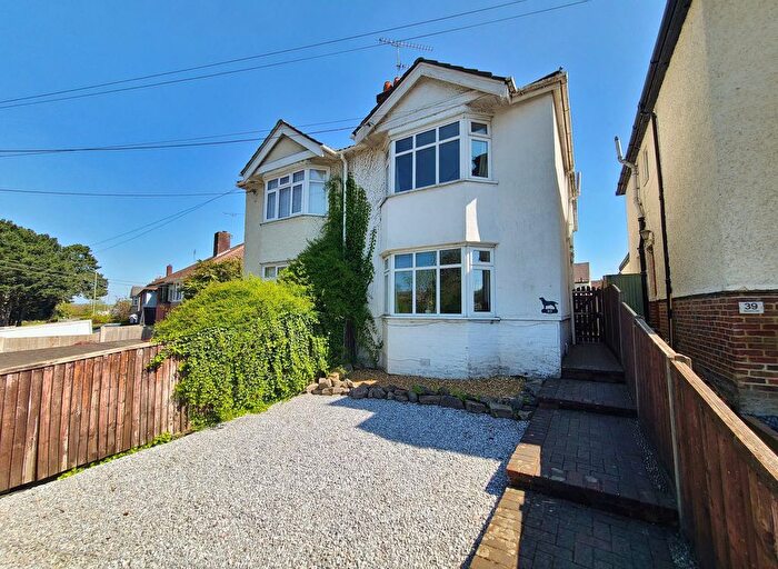 3 Bedroom Semi-Detached House For Sale In Spicers Hill, Hounsdown, SO40