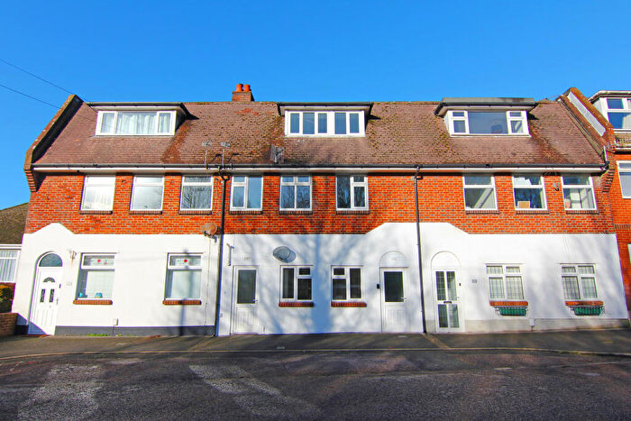 2 Bedroom Flat For Sale In Broadway Lane, Bournemouth, BH8