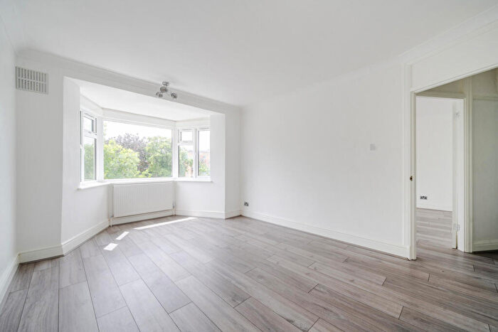 2 Bedroom Apartment For Sale In Anerley Road, London, SE20